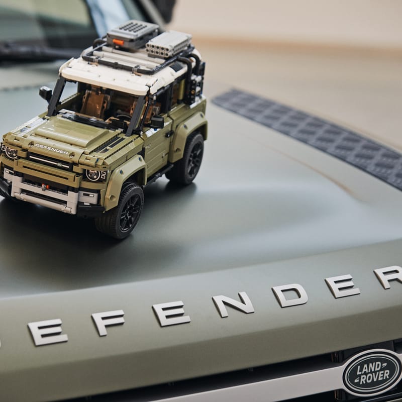 Land Rover Defender 42110 Technic™ Buy online at the Official
