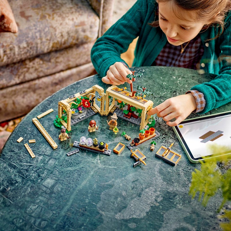 Hogwarts™ Castle: Herbology Class