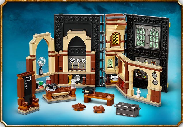LEGO® 76397 Harry Potter Poudlard : Le Cours De Défense, Livre