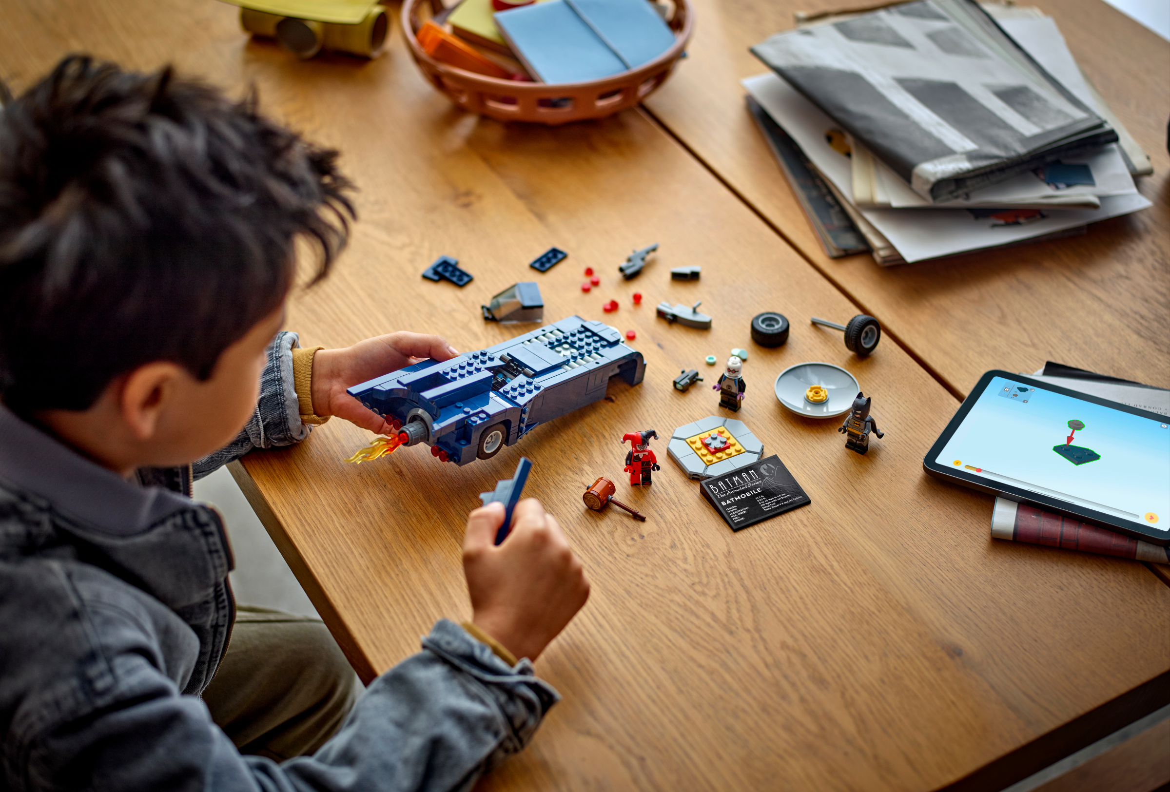 バットモービルに乗ったバットマン vs. ハーレイ・クイン＆ミスター