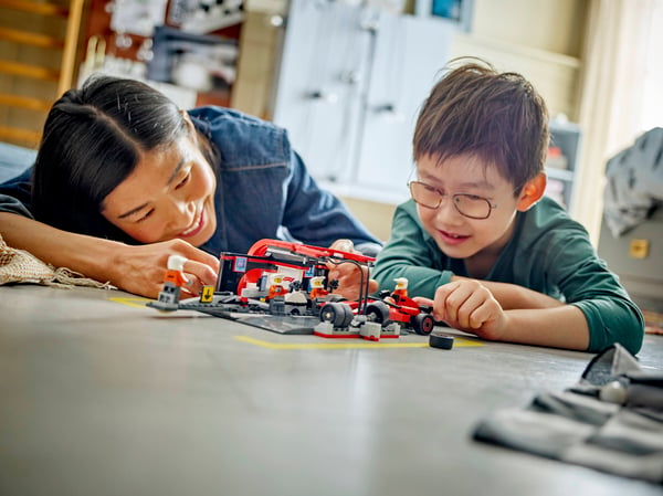 LEGO 60443 Arrêt au stand de F1® avec voiture Ferrari — visuel 7 sur 8