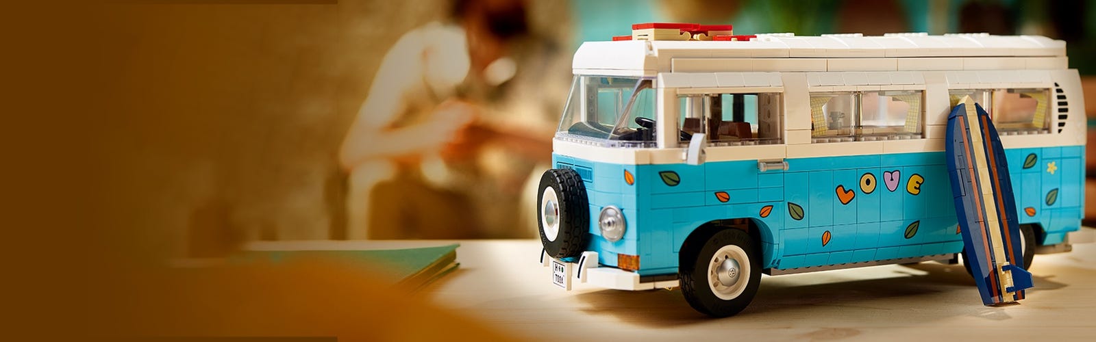 nedbrydes Virkelig Illusion Volkswagen T2 Camper Van 10279 | LEGO® Icons | Buy online at the Official  LEGO® Shop SG