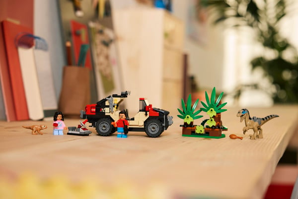 LEGO 76972 Le vélociraptor et l’évasion en 4x4 — visuel 8 sur 8
