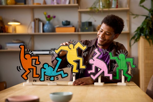 LEGO 31216 Keith Haring – Les figures dansantes — visuel 4 sur 8