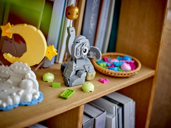 LEGO 40814 Le bébé éléphant dans le ciel — visuel 7 sur 8