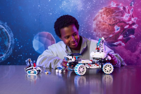 LEGO 42211 Véhicule lunaire Lunar Outpost™ — visuel 8 sur 8
