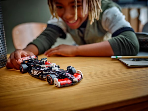 LEGO 77250 Voiture F1® MoneyGram Haas Team VF-24 — visuel 6 sur 8