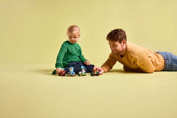 LEGO 43264 Le Train en fête et voiture RC Toy Story — visuel 6 sur 8