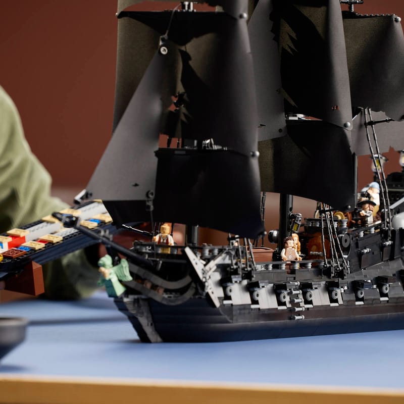 Captain Jack Sparrow's Pirate Ship 10365 LEGO® Icons Buy