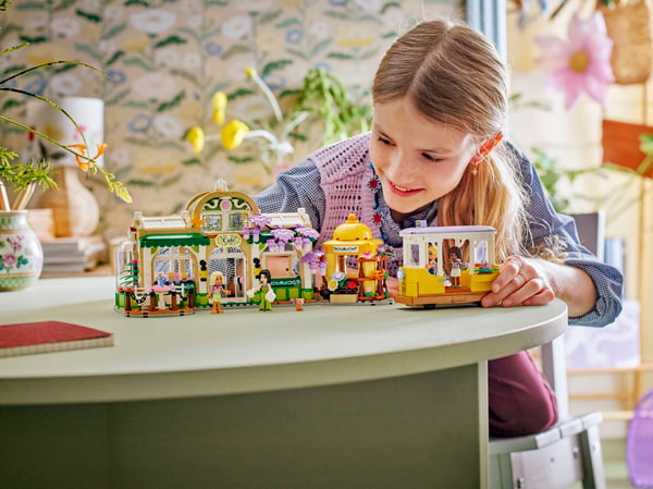 LEGO 42671 Café des plantes et Kiosque à fleurs — visuel 6 sur 8