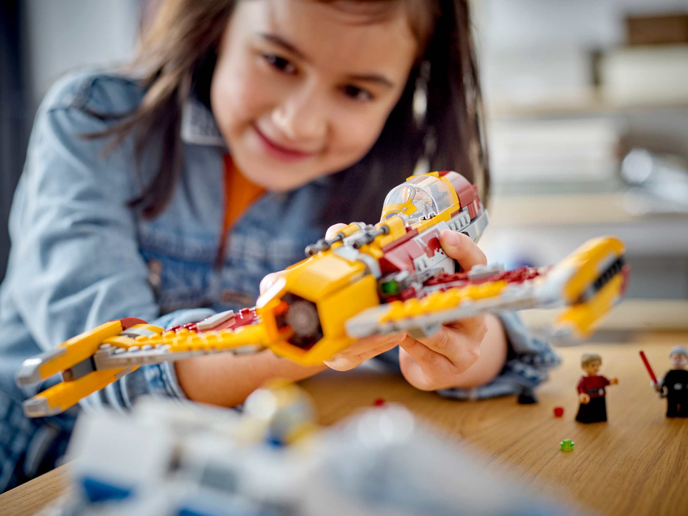 新リパブリック Eウイング™ vs. シン・ハティのスターファイター