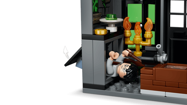 Knockturn Alley™ Wizarding Shops - Image 8