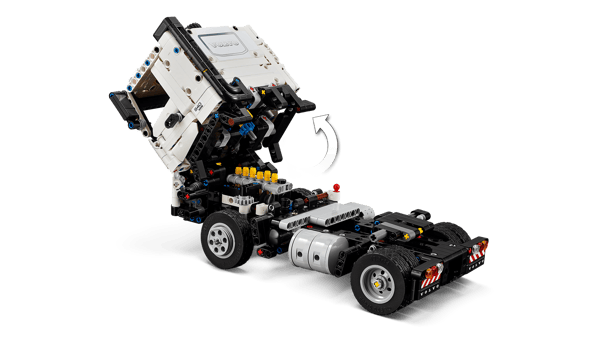LEGO 42175 Camion Volvo FMX et pelleteuse électrique EC230 — visuel 7 sur 8