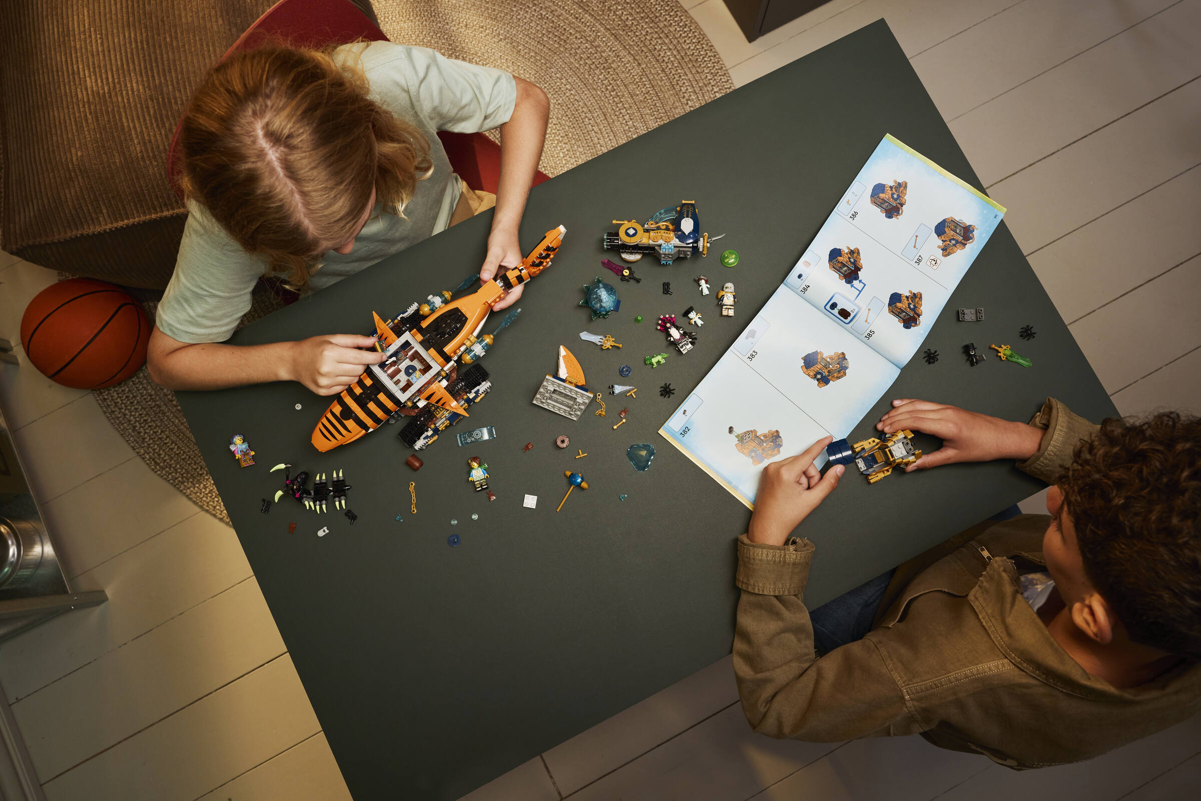 Tiger Shark Tank 71515 | LEGO® DREAMZzz™ | Buy online at the