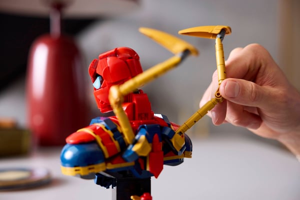 LEGO 76326 Buste d’Iron Spider-Man — visuel 4 sur 8