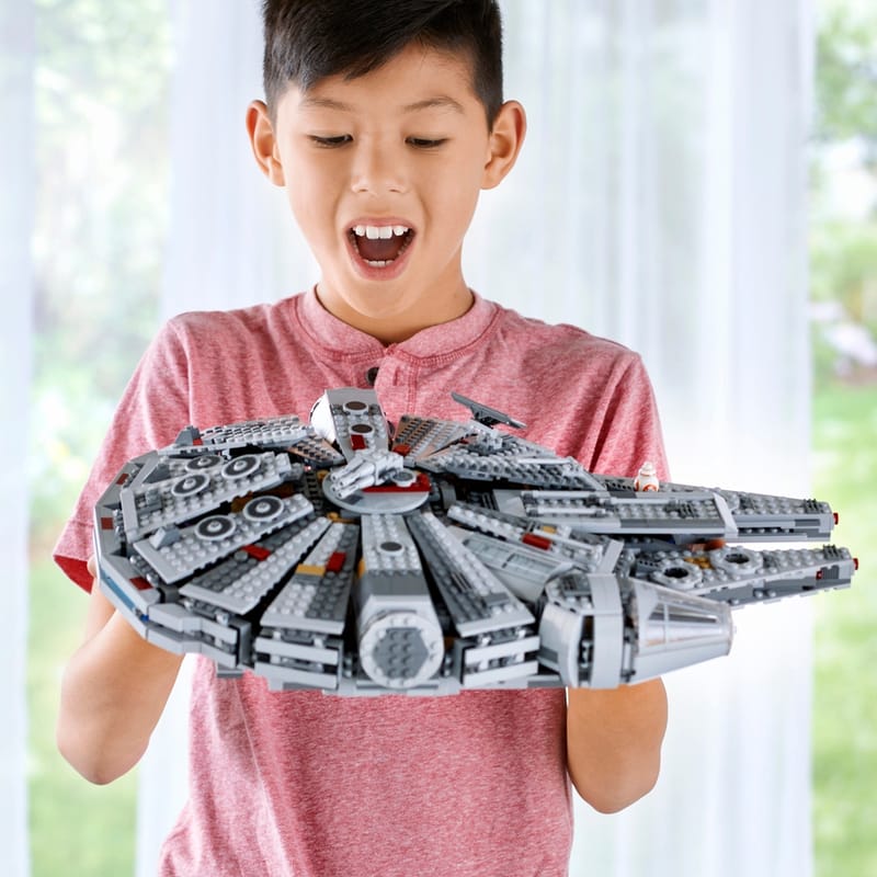 Nave Millennium Falcon & figura Kessel Run. Star Wars. Con luz y sonido. Force Link 2.0. Hasbro Nave Millennium Falcon & figura Kessel Run. Star Wars. Con luz y sonido. Force Link 2.0. Hasbro