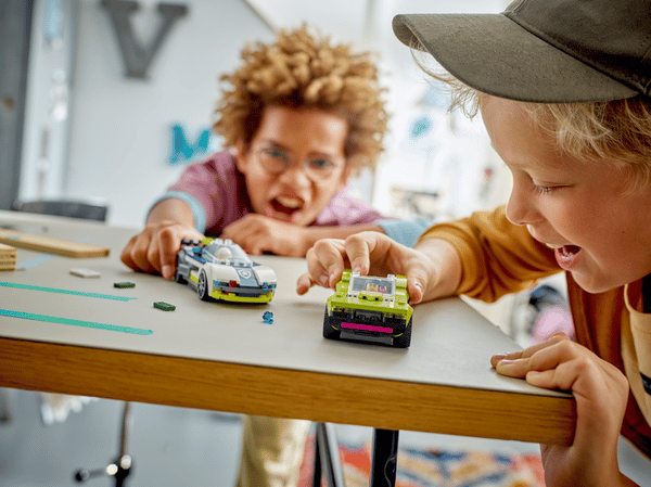 Police Car and Muscle Car Chase - Image 8