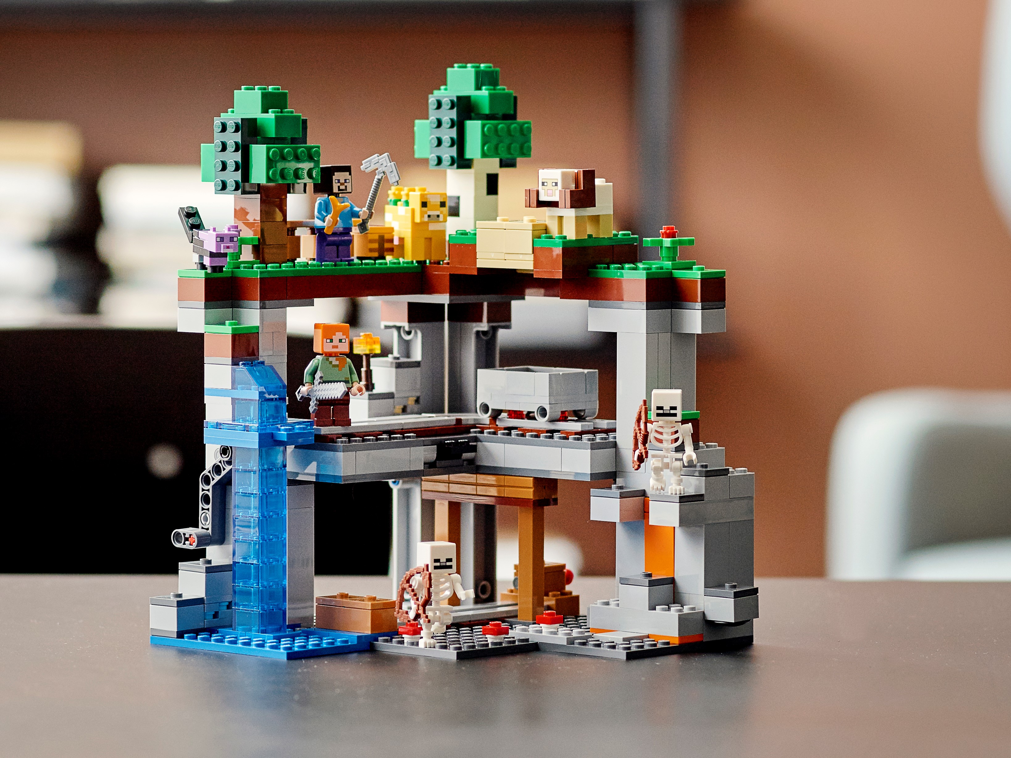 LEGO Minecraft The First Adventure Hands On Kit de construction pour enfant  à partir de 8 ans 