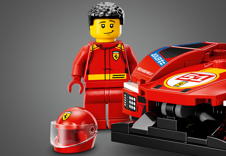 Минифигурка гонщика Ferrari
