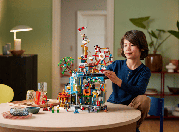 LEGO 80054 Le 5ème anniversaire de la ville de Megapolis — visuel 7 sur 8