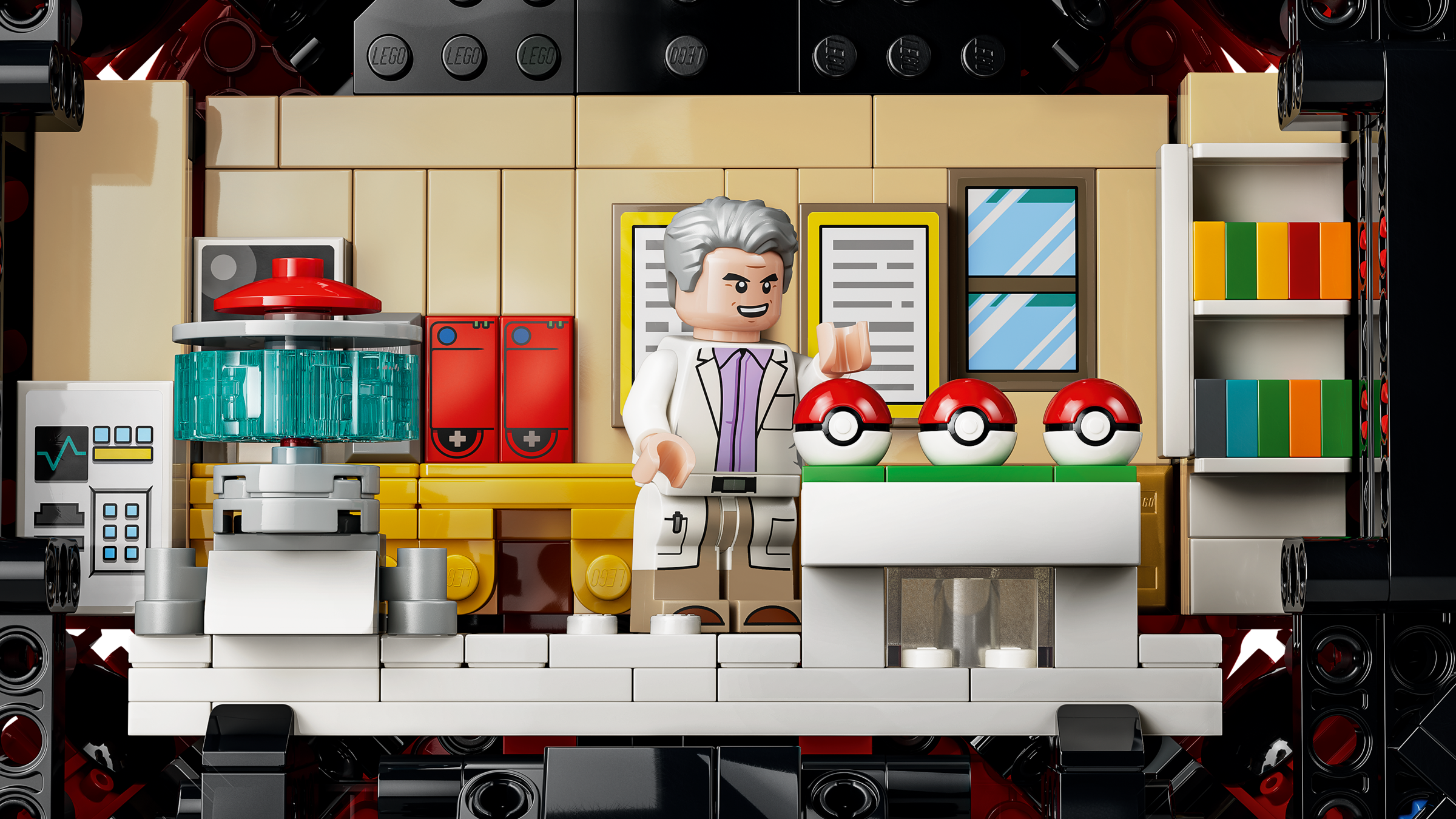 LEGO 72154 Iconic Trainer Moments Poké Ball - tampak samping dan interior