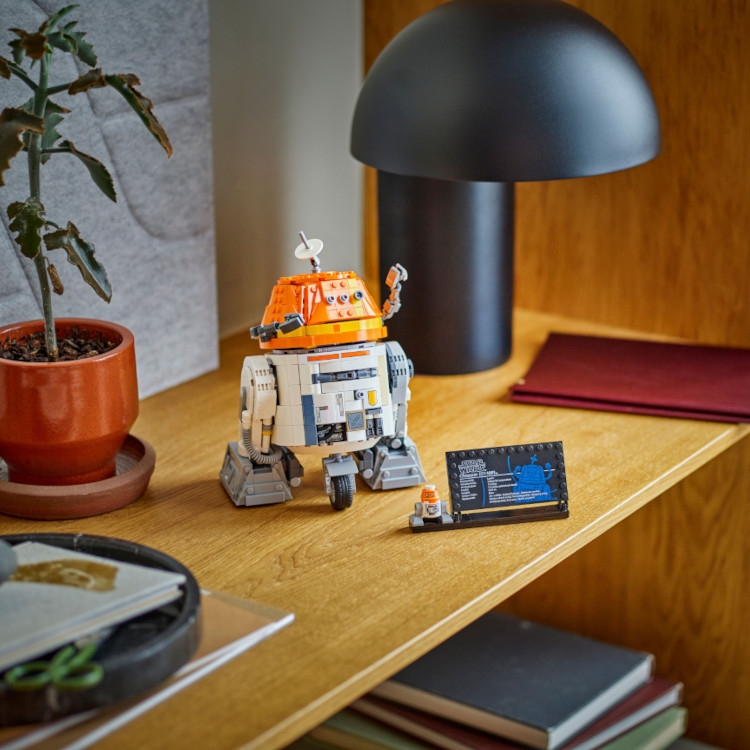 Millennium Falcon™ 75105 | Star Wars™ | Buy online at the