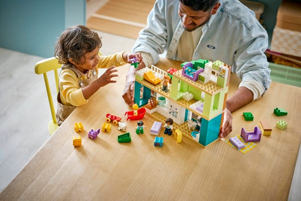 3 in 1 Modern Family House with Figures - Image 10