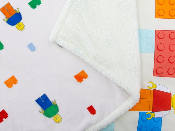 LEGO 5009899 Plaid à revers en sherpa à l’effigie de la marque — visuel 2 sur 4