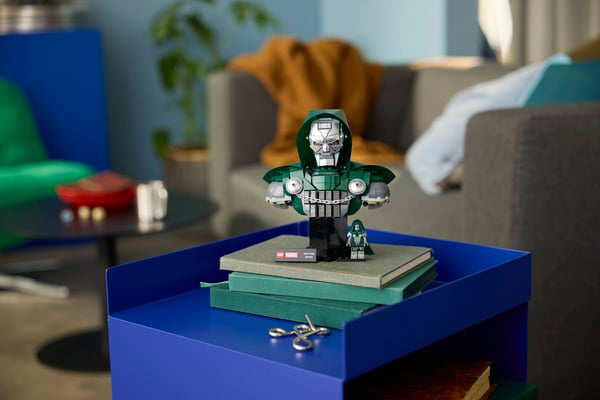 LEGO 76345 Buste du Docteur Doom — visuel 8 sur 8