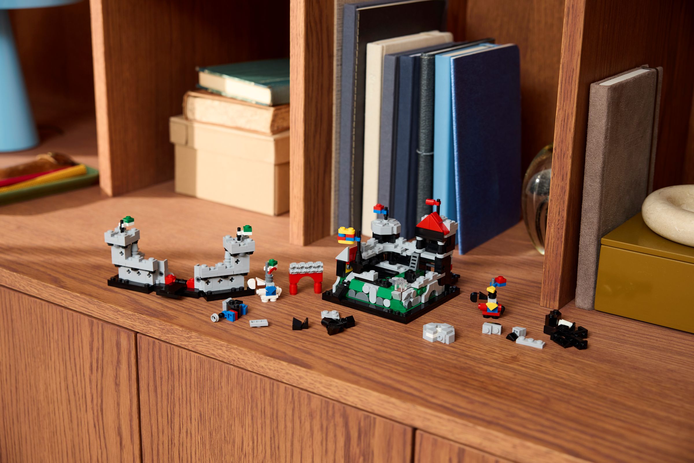 Mini Knight's Castle 40775 | Other | Buy online at the Official