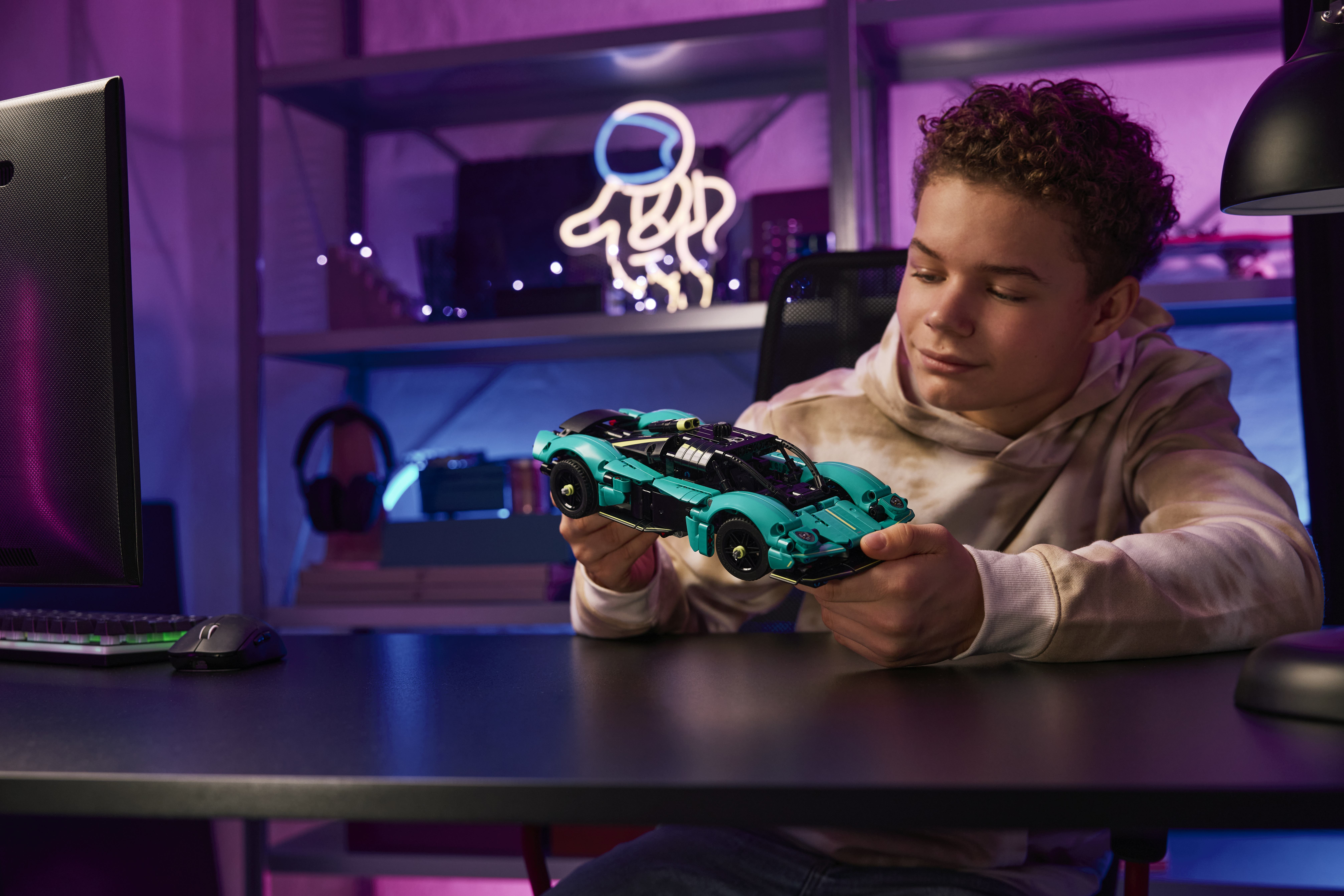 LEGO® Technic - Aston Martin Valkyrie 42208, 707 piese, pukika.ro [4]