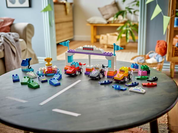 F1® Team Race Cars & Drivers - Image 12