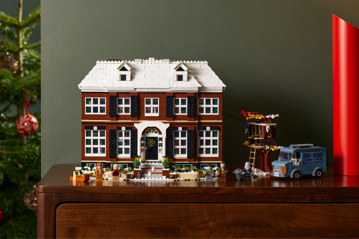 How to Decorate your Home for Christmas with LEGO Bricks Official LEGO Shop GB