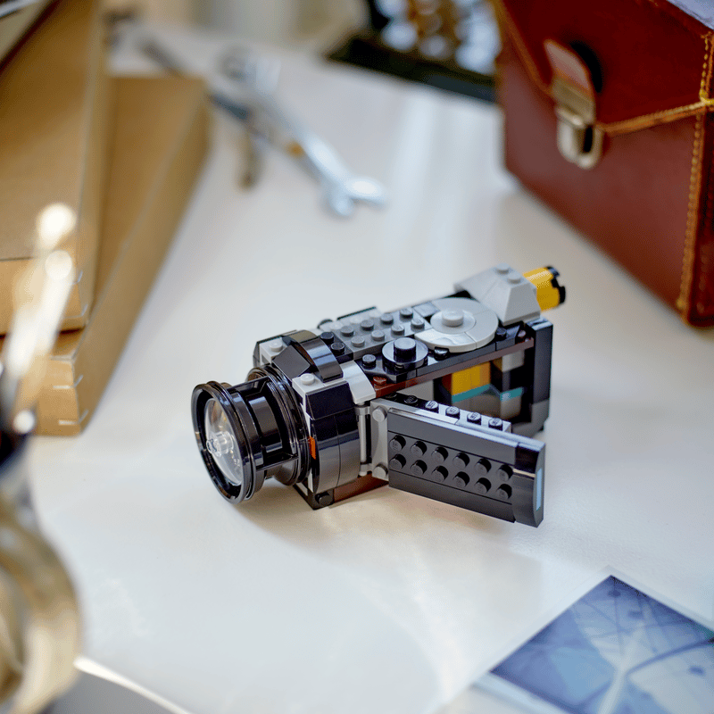 Retro Camera 31147 | Creator 3-in-1 | Buy online at the Official Retro Camera 31147 | Creator 3-in-1 | Buy online at the Official
