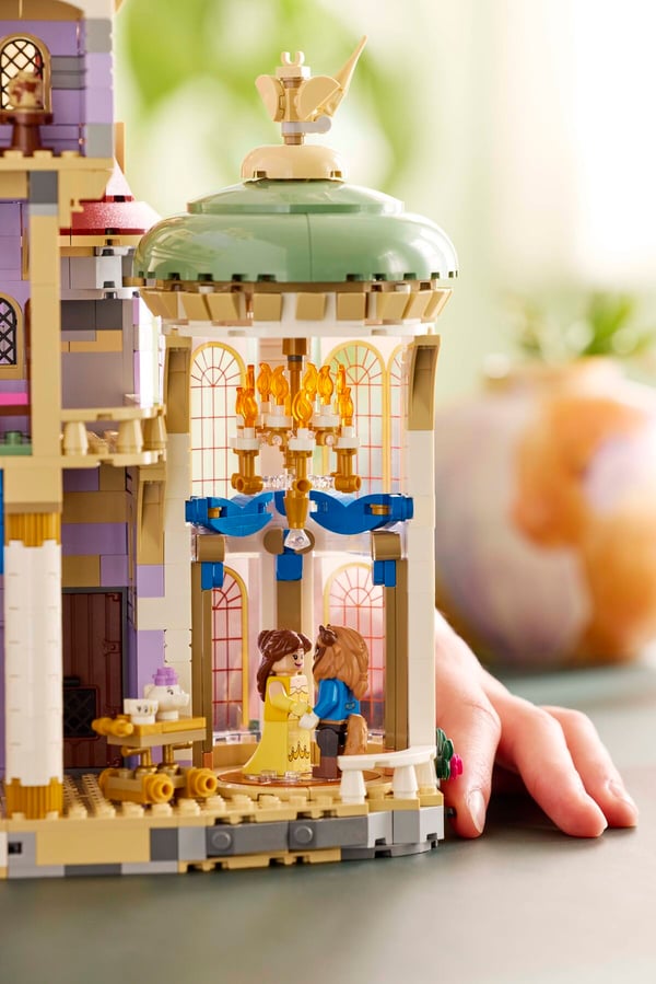 LEGO 43263 Le château de La Belle et la Bête — visuel 8 sur 8