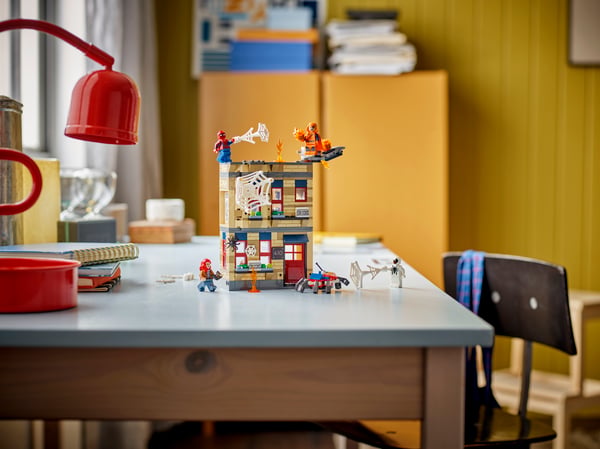 LEGO 76317 L’appartement de Peter Parker — visuel 8 sur 8
