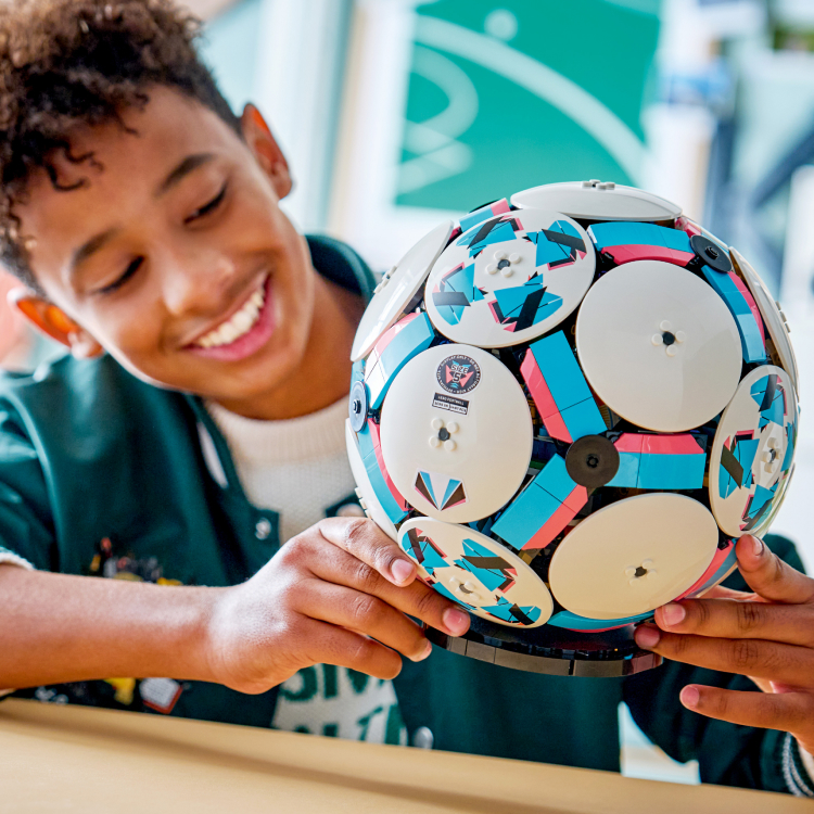 Best Football Gifts for Players and Fans | Official LEGO® Shop NL