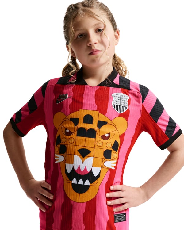 Nike x LEGO Collection Aero-FIT fodboldtrøje til store børn