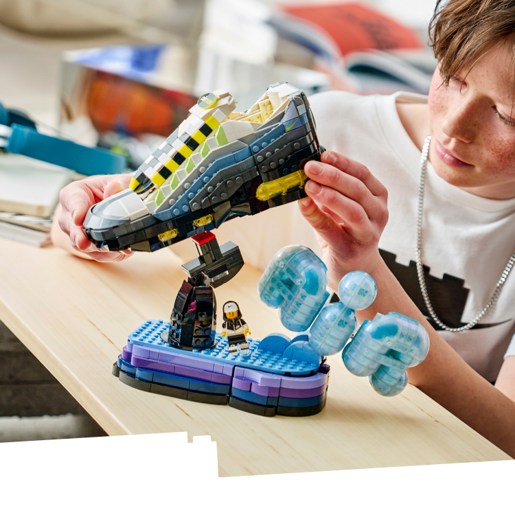 Застрибуйте в нову колекцію Nike x LEGO® | Офіційний інтернет