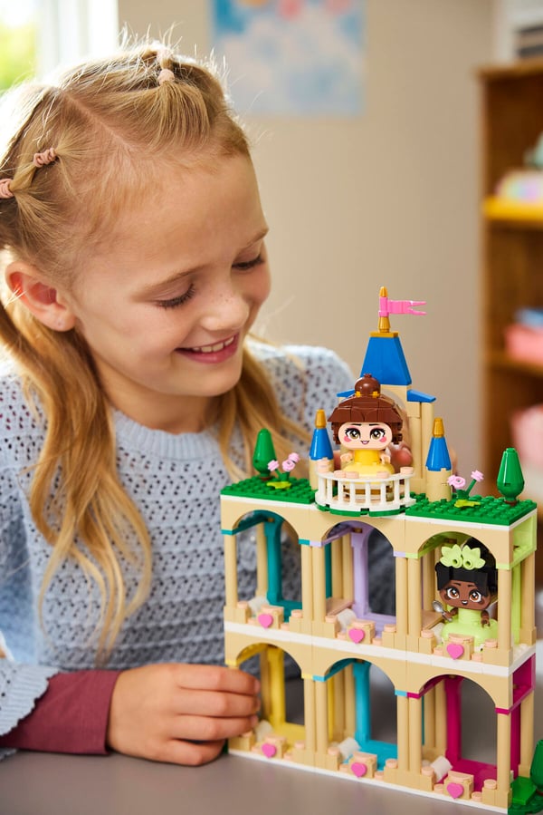LEGO 43291 Belle et Tiana miniatures avec un château — visuel 8 sur 8