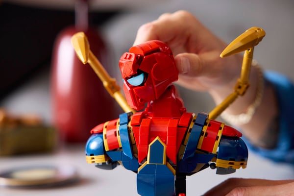 LEGO 76326 Buste d’Iron Spider-Man — visuel 5 sur 8
