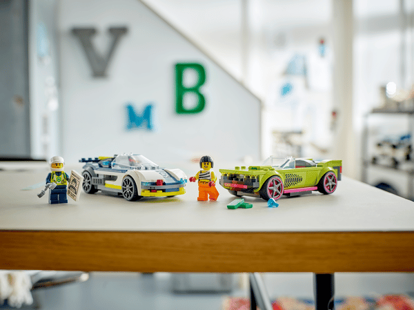 LEGO 60415 La course-poursuite entre la voiture de police et la super voiture — visuel 8 sur 8
