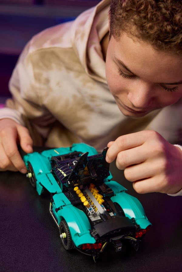 LEGO 42208 Aston Martin Valkyrie — visuel 7 sur 8