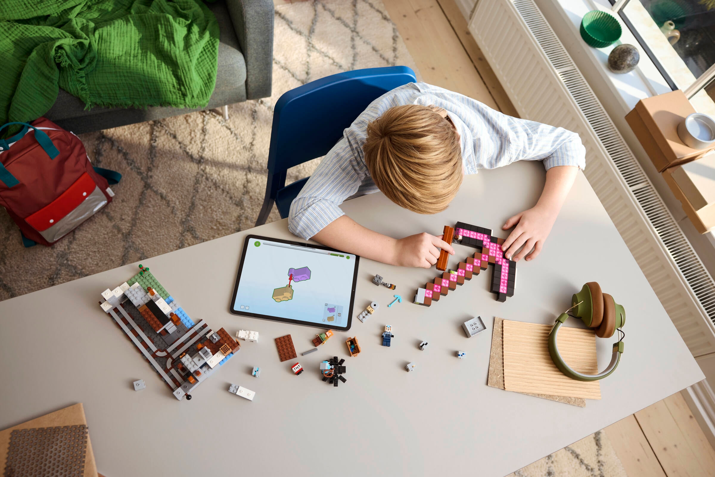 一 The Pickaxe Mine 21277 | Minecraft® | Buy online at the Official