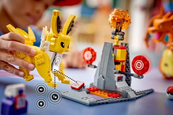 SMART Play™: Charizard vs. Jolteon Ultimate Battle - Image 14