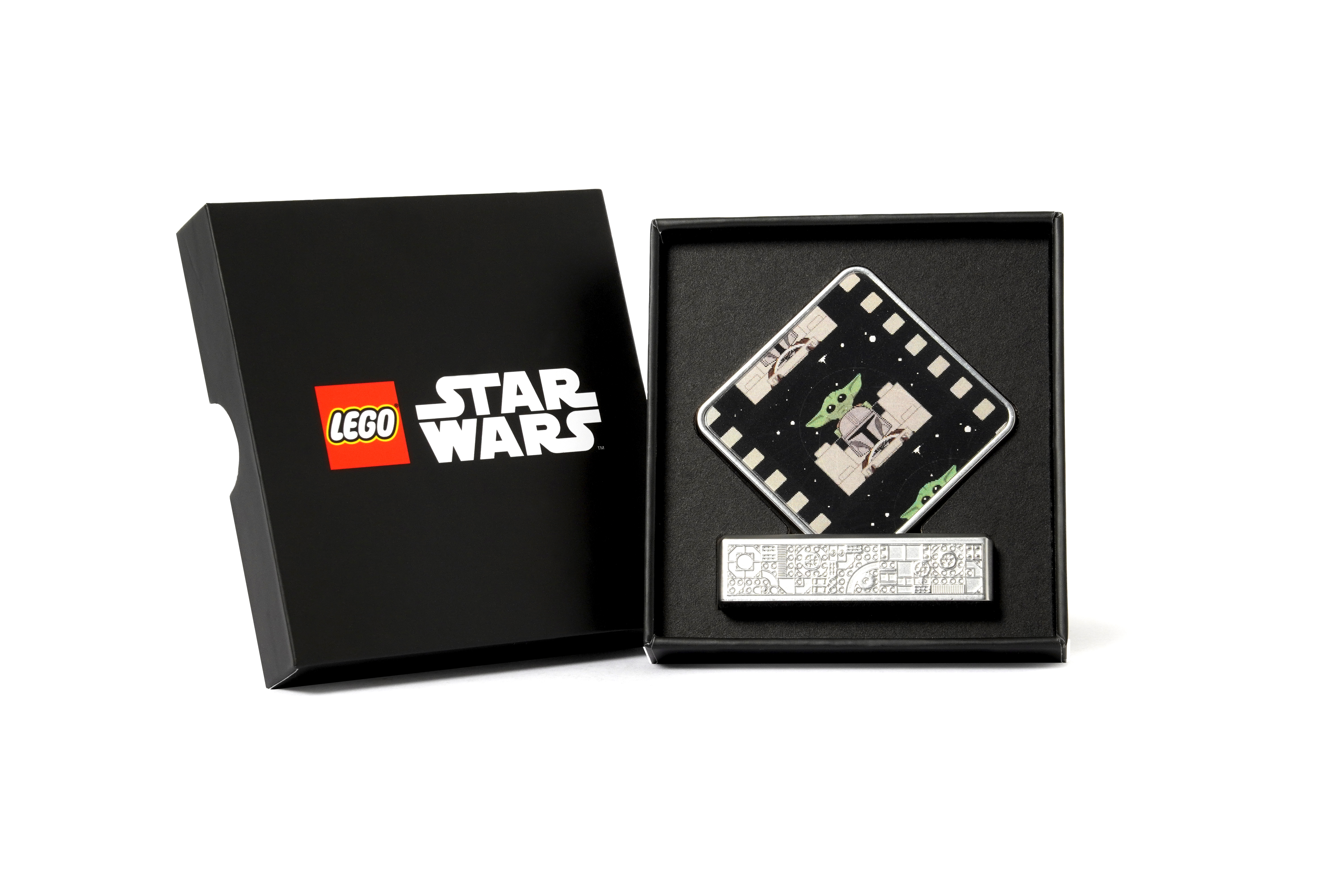 The Mandalorian™ and Grogu™ Display