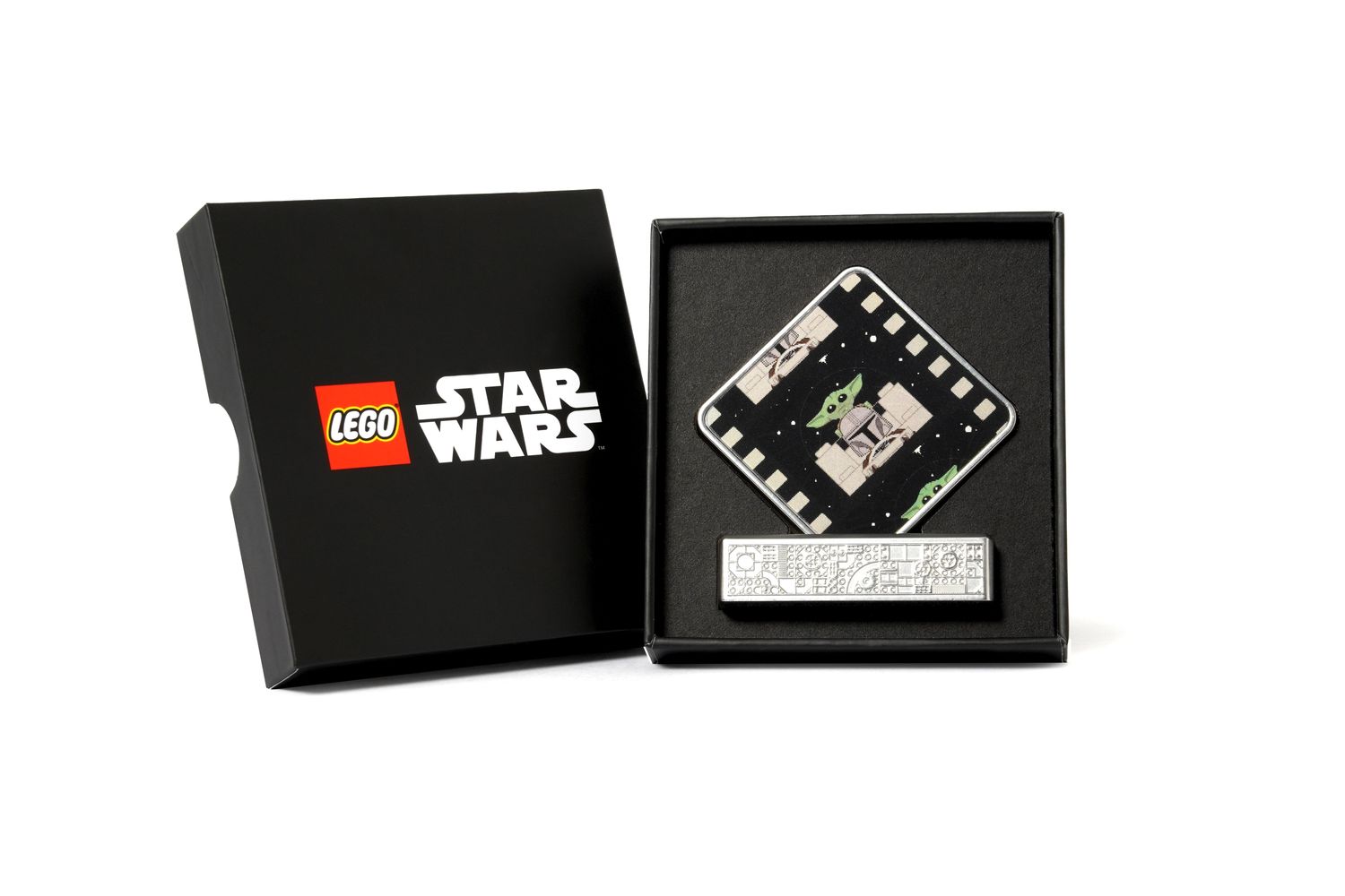 The Mandalorian™ and Grogu™ Display