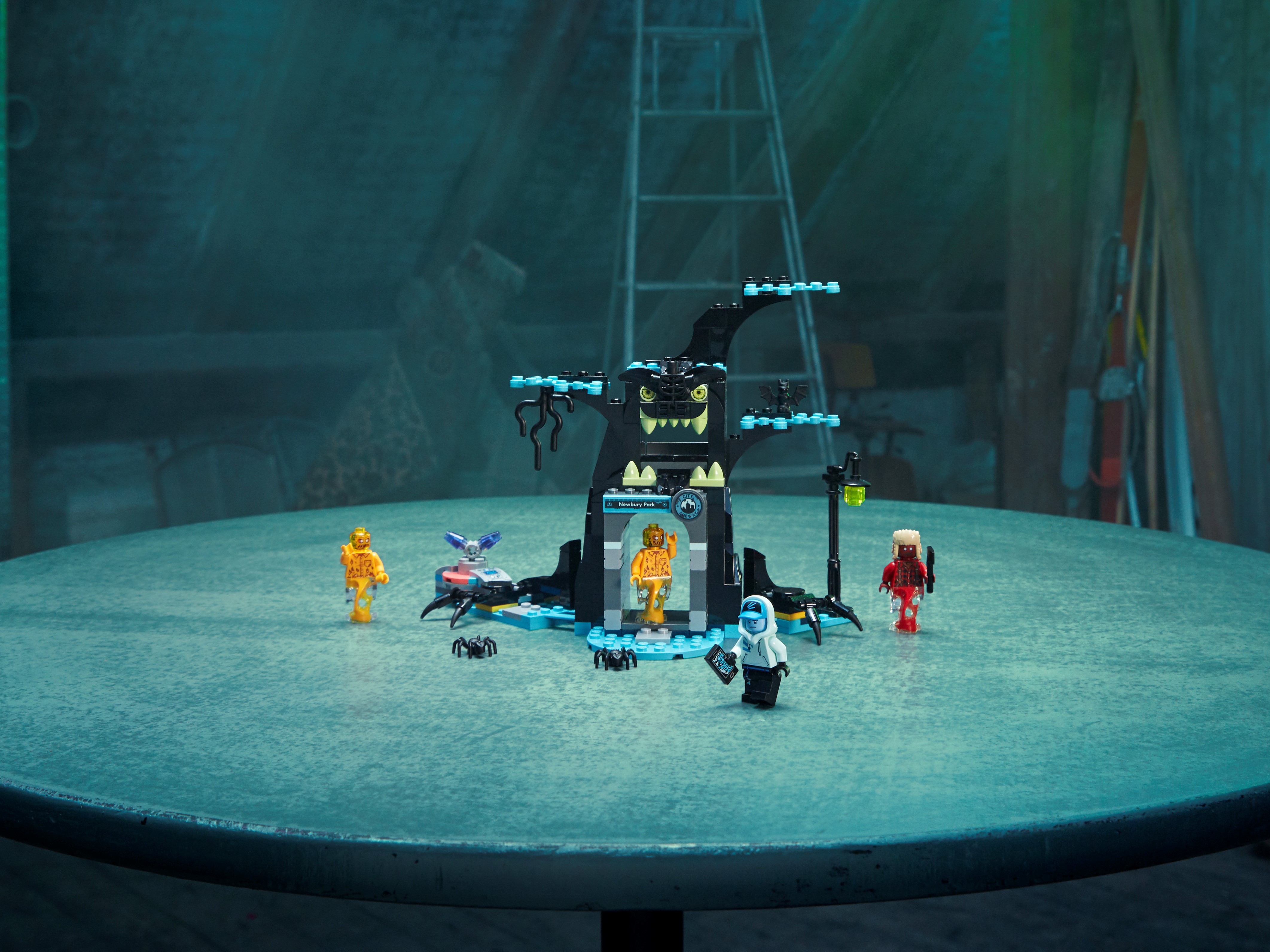 Welcome to the Side 70427 | Hidden Side | Buy online at the Official LEGO® Shop US