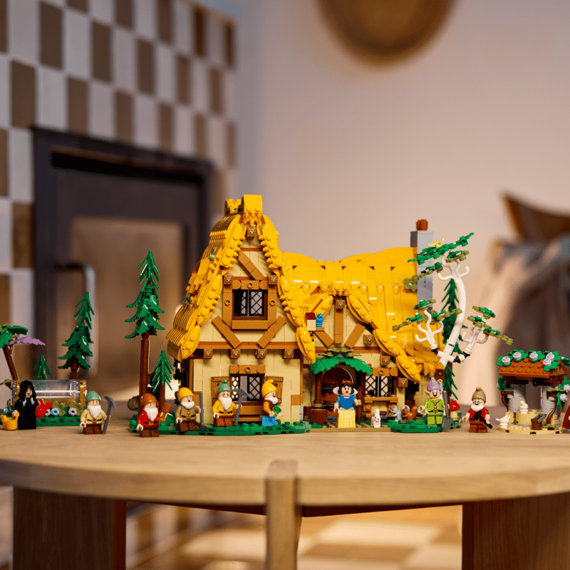 白雪姫と7人のこびとが住む森の家 43242 | ディズニー™ |レゴ®ストア 白雪姫と7人のこびとが住む森の家 43242 | ディズニー™ |レゴ®ストア