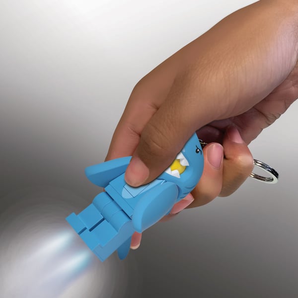 LEGO 5006848 Porte-clés lumineux Homme en costume de requin — visuel 6 sur 6